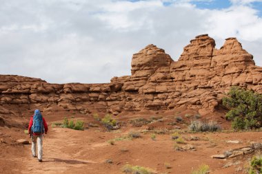 Uzun yürüyüşe çıkan kimse Kodachrome havza Devlet Park Utah, ABD