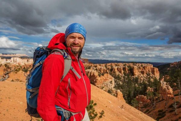 Hiker Besöker Bryce Canyon National Park Utah Usa — Stockfoto