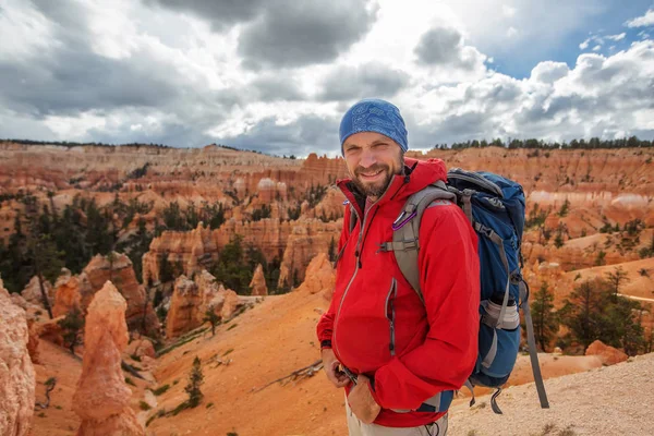 Hiker Besöker Bryce Canyon National Park Utah Usa — Stockfoto