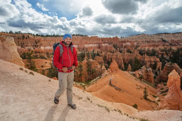 Hiker Besöker Bryce Canyon National Park Utah Usa — Stockfoto