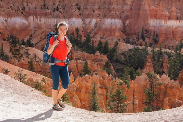 Hiker Besöker Bryce Canyon National Park Utah Usa — Stockfoto