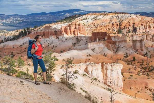 Hiker Visits Bryce Canyon National Park Utah Usa — Stock Photo, Image