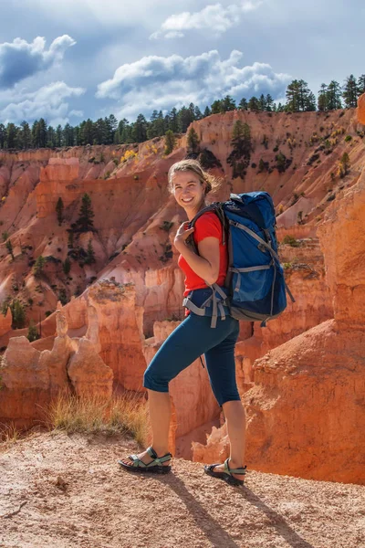 Hiker Besöker Bryce Canyon National Park Utah Usa — Stockfoto