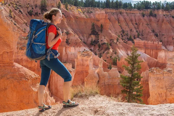 Hiker Besöker Bryce Canyon National Park Utah Usa — Stockfoto