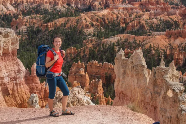 Hiker Besöker Bryce Canyon National Park Utah Usa — Stockfoto