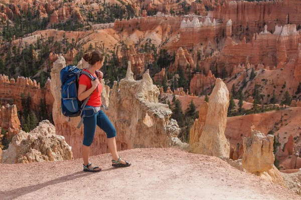 Hiker Besöker Bryce Canyon National Park Utah Usa — Stockfoto