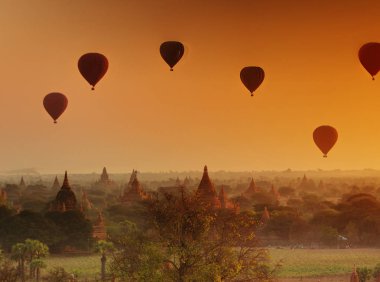 Sunrise, Myanmar sırasında Bagan tarihi sitesi