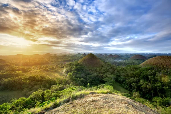Espectacular mirada a las colinas de chocolate, Bohol, Filipinas — Foto de Stock