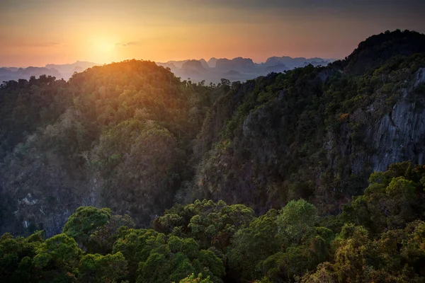 Espectacular mirada a la provincia de Krabi desde el Monasterio de la Cueva del Tigre — Foto de Stock