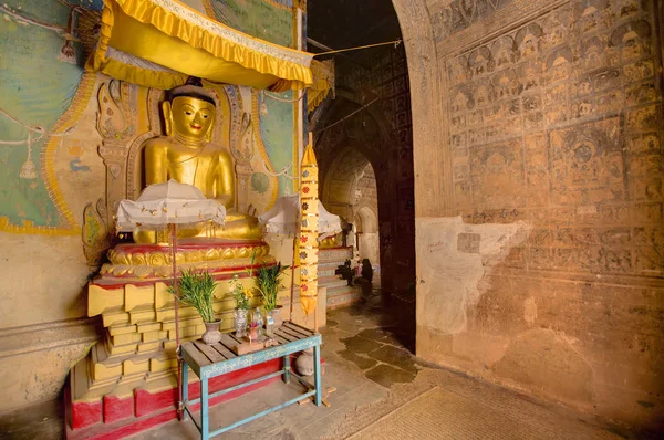 Внутри храма, Баган, Мьянма — стоковое фото