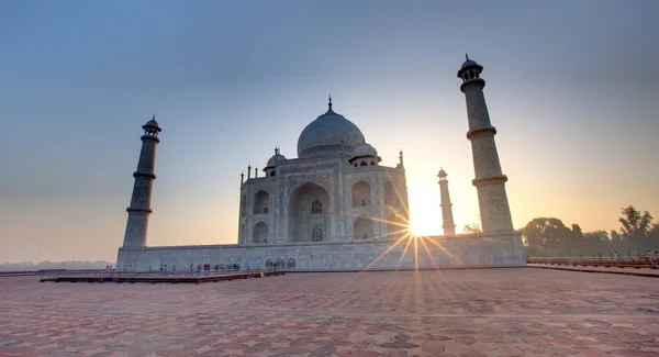 Taj mahal beim Sonnenaufgang, arga, indien — Stockfoto