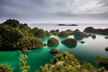 Piaynemo adalarına Raja Ampat, Indones perspektifinden bak