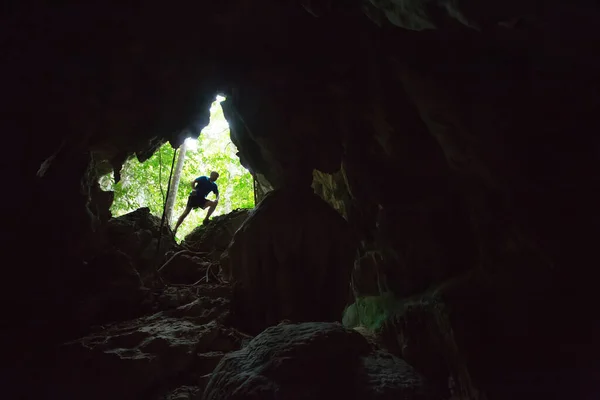 Tourist inside Putri Termenung cave, Misool, Raja Ampat South, P — Stock Photo, Image