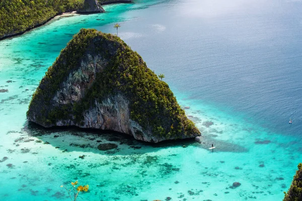 Paisaje pintoresco Isla de Wajag, Raja Ampat, Indonesia — Foto de Stock