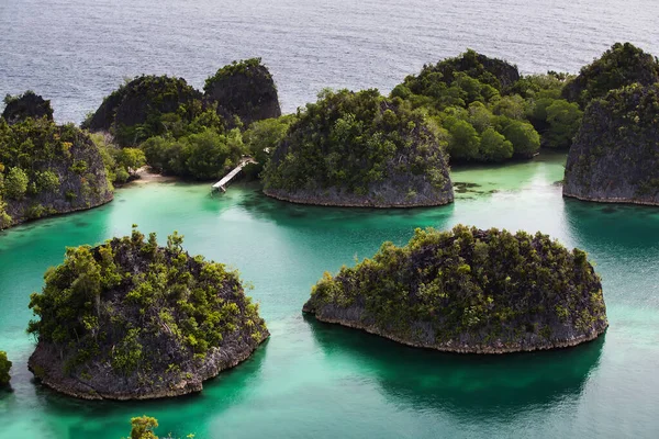 Vista a las islas Piaynemo desde el mirador, Raja Ampat, Indones — Foto de Stock