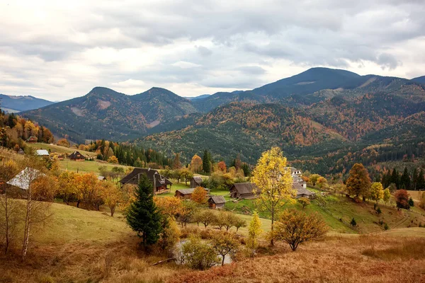 秋天喀尔巴阡山脉 — 图库照片