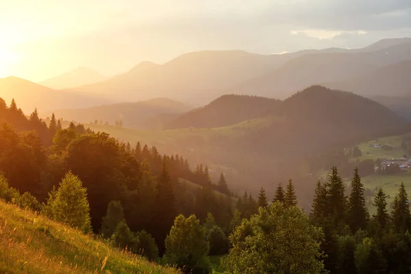 Beau Coucher Soleil Dans Les Montagnes Des Carpates — Photo