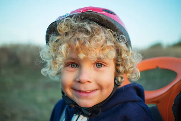 Potret anak dalam helm — Stok Foto