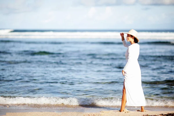 Mulher Bonita Junto Mar Pôr Sol — Fotografia de Stock