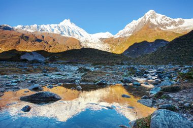 Himalaya dağlarının güzel manzarası 