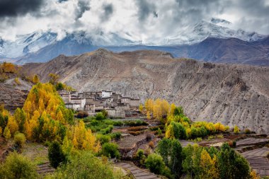 Himalaya dağlarının güzel manzarası 