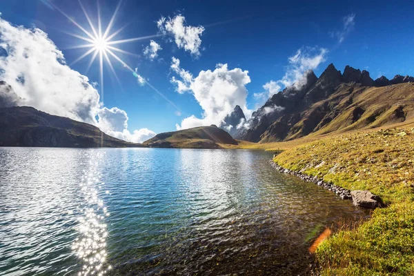 Pittoresco Lago Nella Valle Delle Montagne Del Caucaso Georgia — Foto Stock