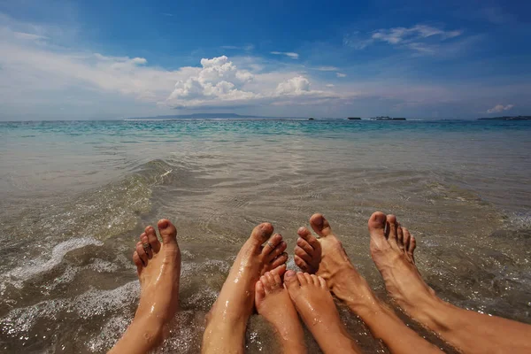 Família Feliz Junto Oceano — Fotografia de Stock