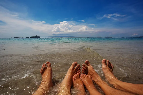 Família Feliz Junto Oceano — Fotografia de Stock