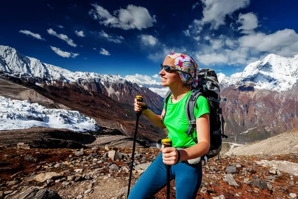 Vandrare Njuter Utsikten Himalayas Berg — Stockfoto