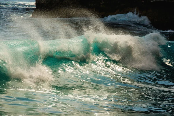 Grande Onda Azul Oceano Tempestuoso — Fotografia de Stock