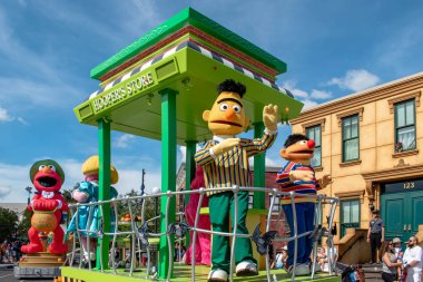 Orlando, Florida. 29 Ekim 2019. Seaworld 6 'daki Susam Sokağı Parti Geçidi' nde Bert ve Ernie