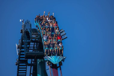 Orlando, Florida. 19 Ocak 2019. İnsanlar Seaworl 'de Mako roller coaster' da çok eğleniyorlar. 8.