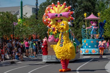 Orlando, Florida. 29 Ekim 2019. Büyük Kuş ve Abby Caddaby Seaworld 3 'teki Susam Sokağı Parti Geçidi' nde