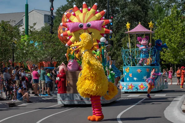 Orlando Florida Octubre 2019 Big Bird Abby Caddaby Desfile Sesame —  Fotos de Stock