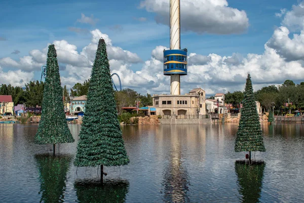 Orlando Florida Outubro 2019 Árvores Natal Lago Azul Sky Tower — Fotografia de Stock