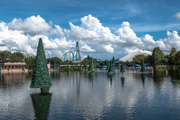 Orlando Florida Října2019 Panoramatický Výhled Vánoční Stromky Modrém Jezeře Horské — Stock fotografie
