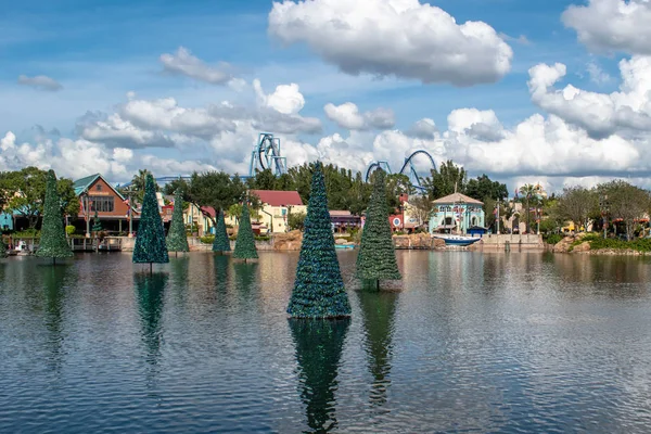 Orlando Florida Října2019 Panoramatický Pohled Vánoční Stromky Jezeře Barevné Budovy — Stock fotografie