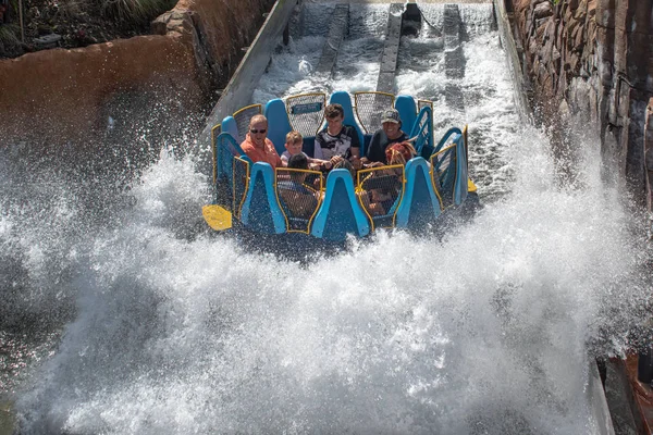 Orlando Florida Octubre 2019 Gente Divierte Increíble Infinity Falls Seaworld — Foto de Stock