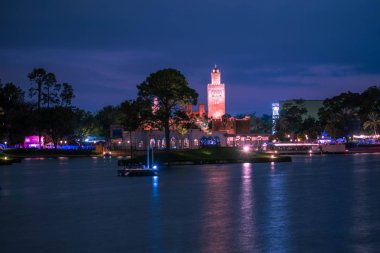 Orlando, Florida. Kasım 01, 2019. Epcot 'taki Fas Pavilyonu ve mavi gölün panoramik manzarası (6)).