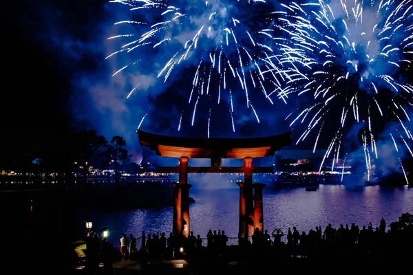 Orlando Florida November 2019 Japanese Arch Spectacular Fireworks Night Background — Stock Photo, Image