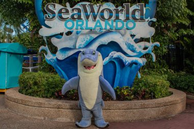 Orlando, Florida. Kasım 06, 2019. Seaworld 1 'de güzel bir yunus karakteri.