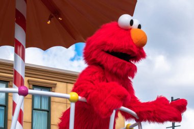 Orlando, Florida 9 Kasım 2019. Seaworld 2 'deki Susam Sokağı Parti Geçidi' nde Elmo