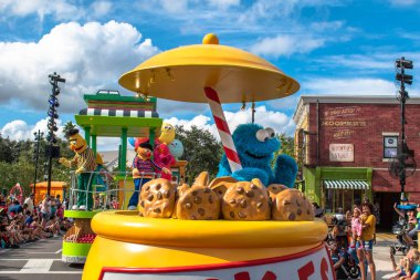 Orlando, Florida. Kasım 06, 2019. Seaworld 4 'teki Susam Sokağı Parti Yürüyüşünde Kurabiye Canavarı.