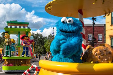 Orlando, Florida. Kasım 06, 2019. Seaworld 1 'deki Susam Sokağı Parti Geçidi' nde Kurabiye Canavarı.