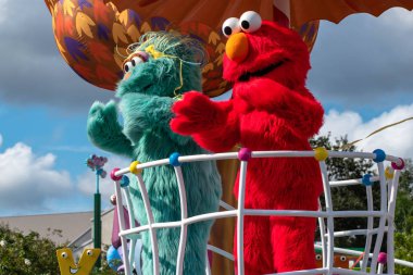 Orlando, Florida. Kasım 06, 2019. Rosita ve Elmo Seaworld 3 'teki Susam Sokağı Parti Geçidi' nde