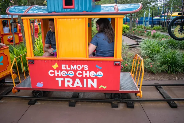 Orlando Florida Noviembre 2019 Gente Disfrutando Choo Choo Train Sesame — Foto de Stock