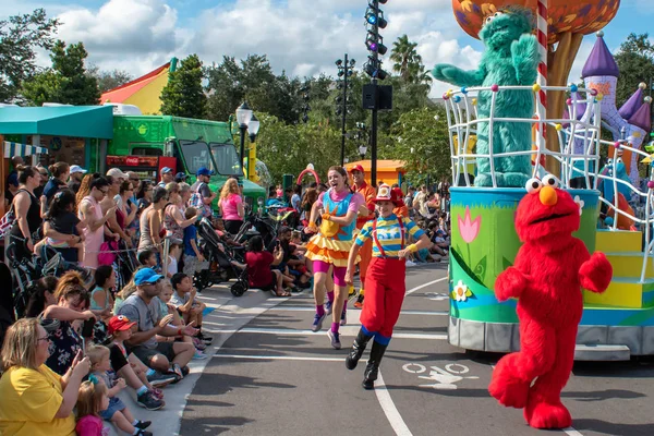 Orlando Florida Noviembre 2019 Elmo Bailarines Sesame Street Party Parade —  Fotos de Stock