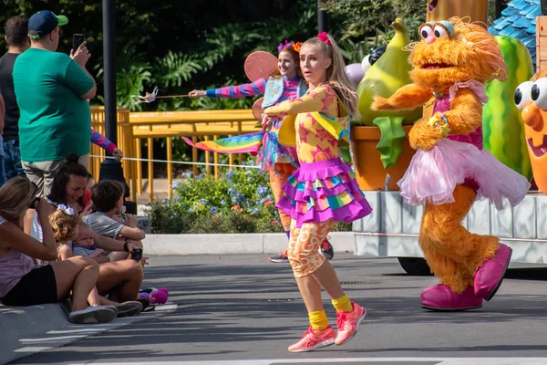 Орландо Флорида Ноября 2019 Года Зои Танцоры Параде Улицы Сезам — стоковое фото