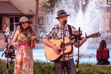 Orlando, Florida. 29 Kasım 2019. Lake Buena Vista 2 'deki Country müzik grubu.