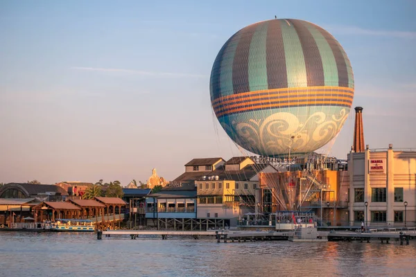 Orlando Florida November 2019 Luchtballon Kleurrijke Vintage Gebouwen Lake Buena — Stockfoto